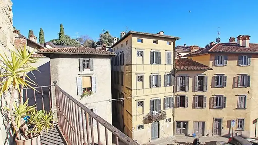 Balcon - Panoramic Apartment in Historic Tower, Bergamo