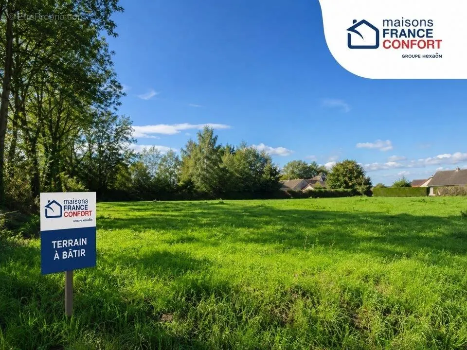 Aed - Buildable Plot with Garden in Notre-Dame-d'Oé