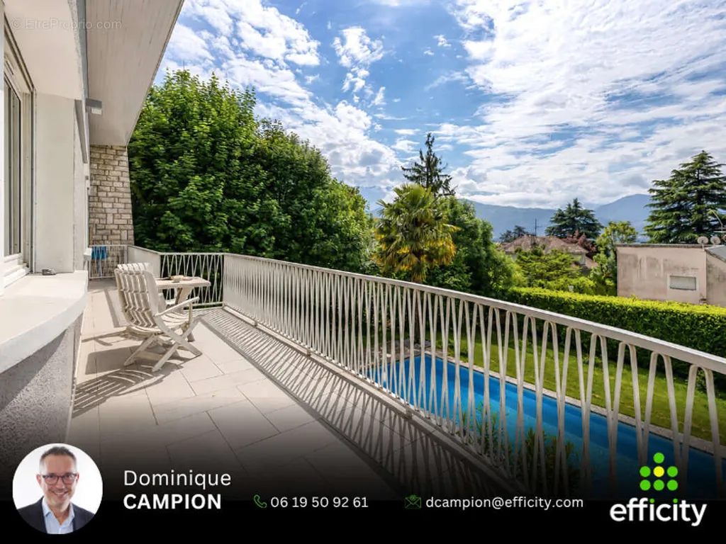 Terrass - House with Pool and Mountain Views in Corenc
