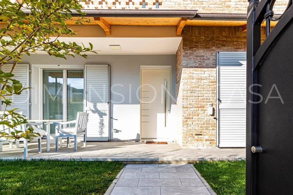 Terrass - Restored Villa with Garden in Carpi