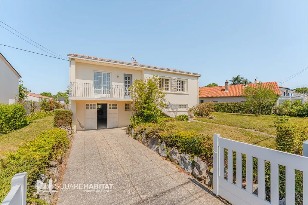 Extérieur - Maison avec Véranda et Jardin à Aizenay