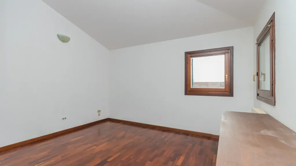 Pièces - Two-Level Apartment with Garage in Spresiano