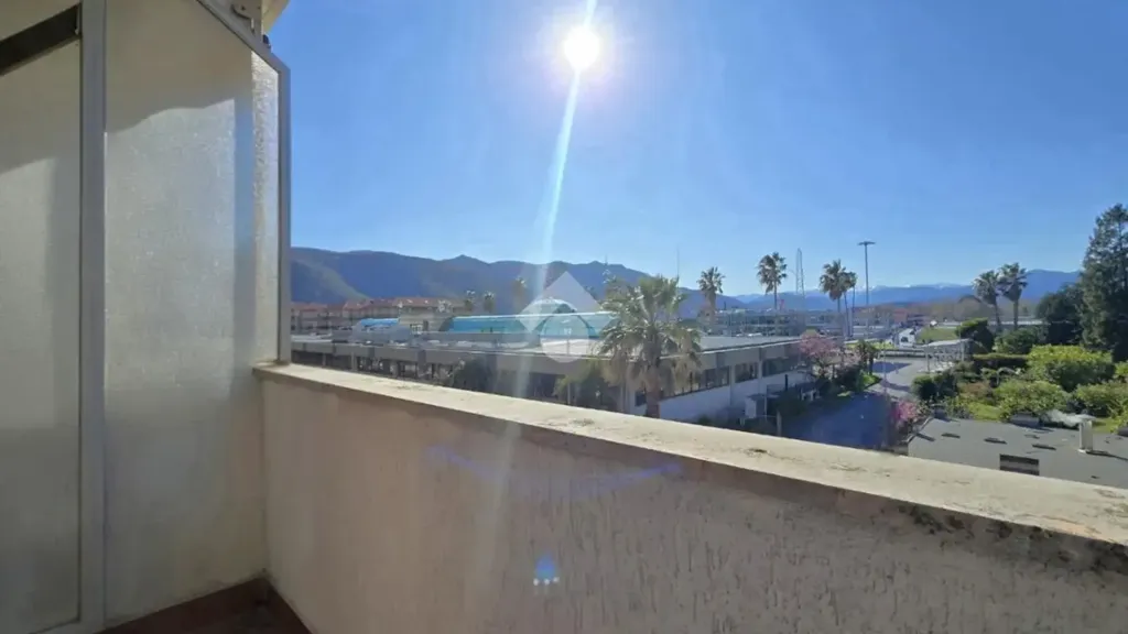 Rõdu - Apartment with Balcony in Central Albenga