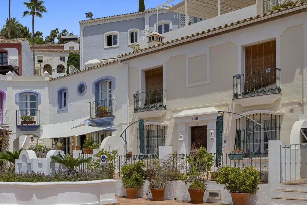 Exterior - Newly Built Villa with Mountain Views in Benahavís