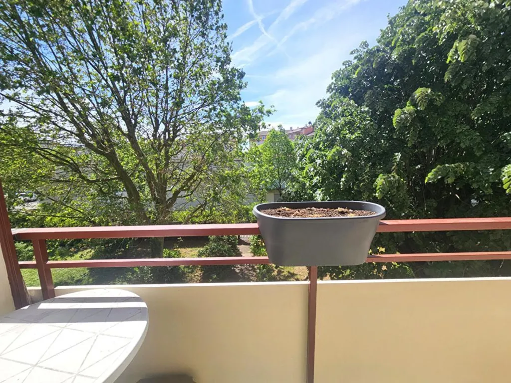 Rõdu - Bright 3-Bed Flat with Balcony in Decines Centre