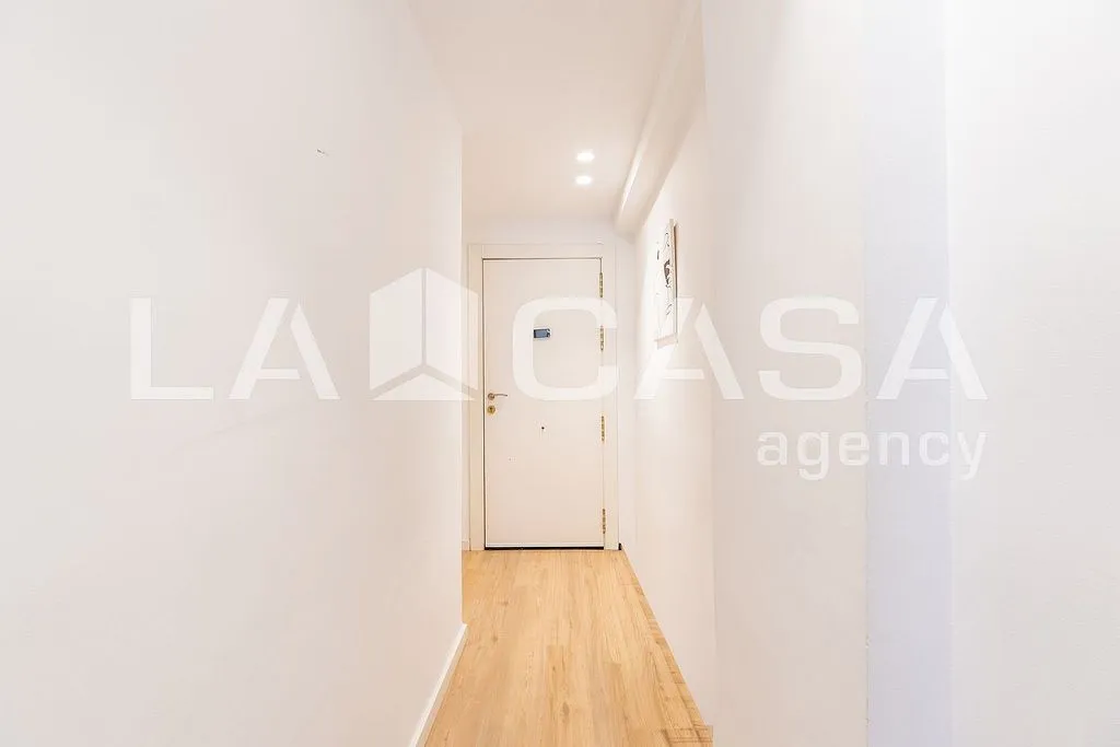 Entrée - Student-Friendly Flat with East View in La Vega Baixa