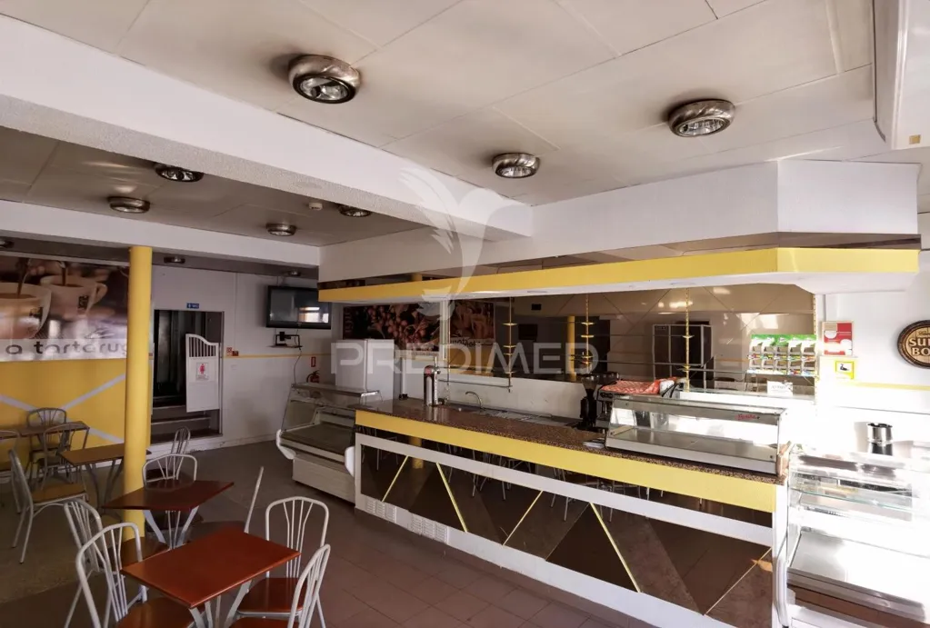 Pièces - Café with Terrace in Pernes