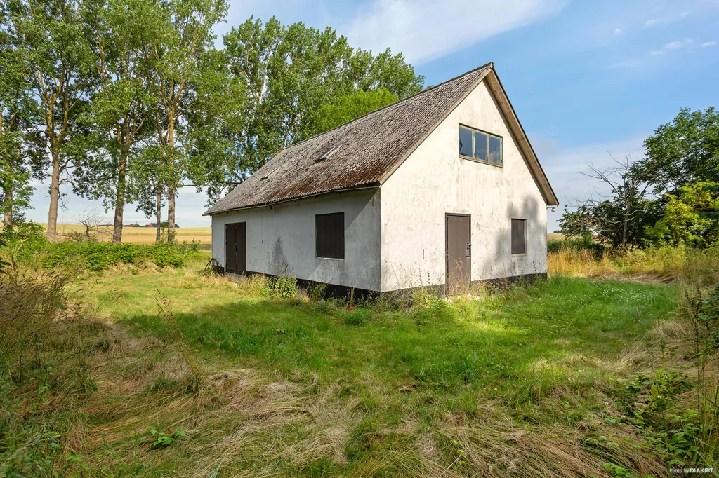 Välivaade - Large Natural Plot with Farmhouse in Simrishamn
