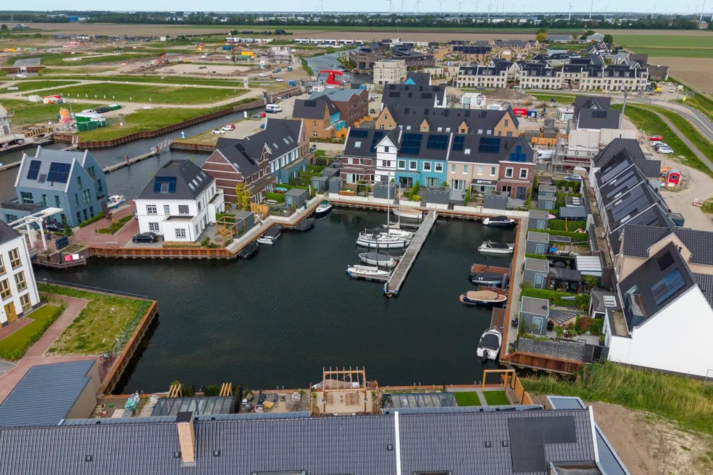 Õhuvaade - Modern Terraced House with Waterfront in Zeewolde