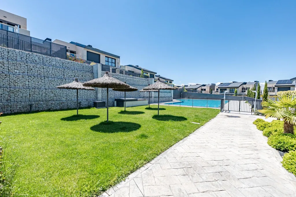 Bassein - Luxury Semi-detached Chalet in Boadilla del Monte