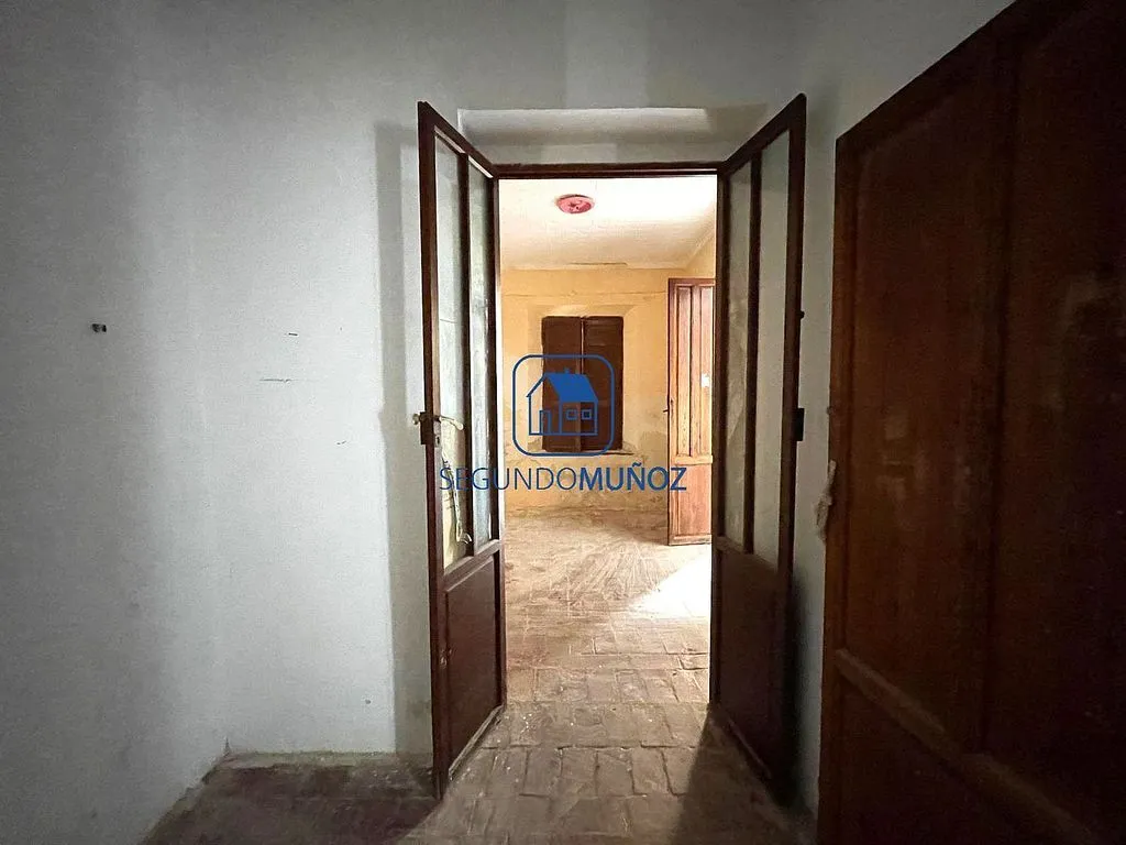 Entrée - Traditional Adosada for Renovation in Mazarrón