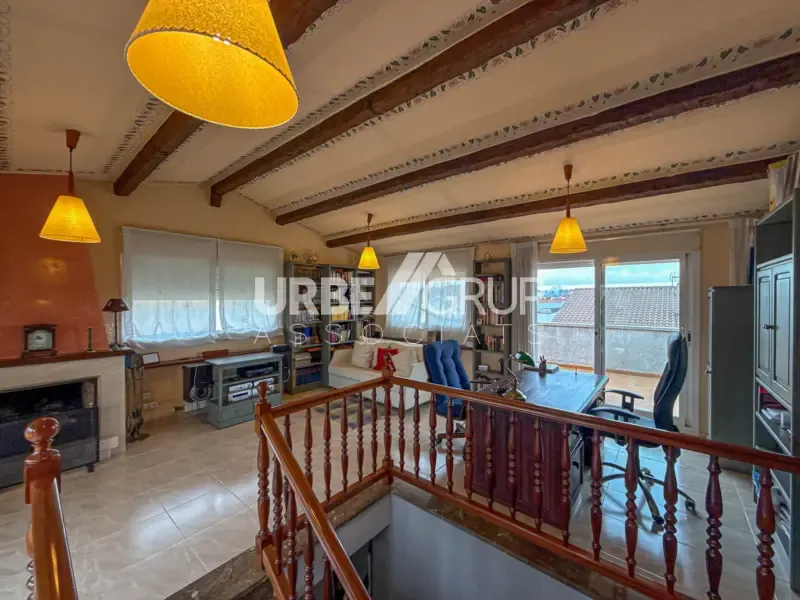 Elutuba - Detached Corner House with Multiple Terraces in Martorell