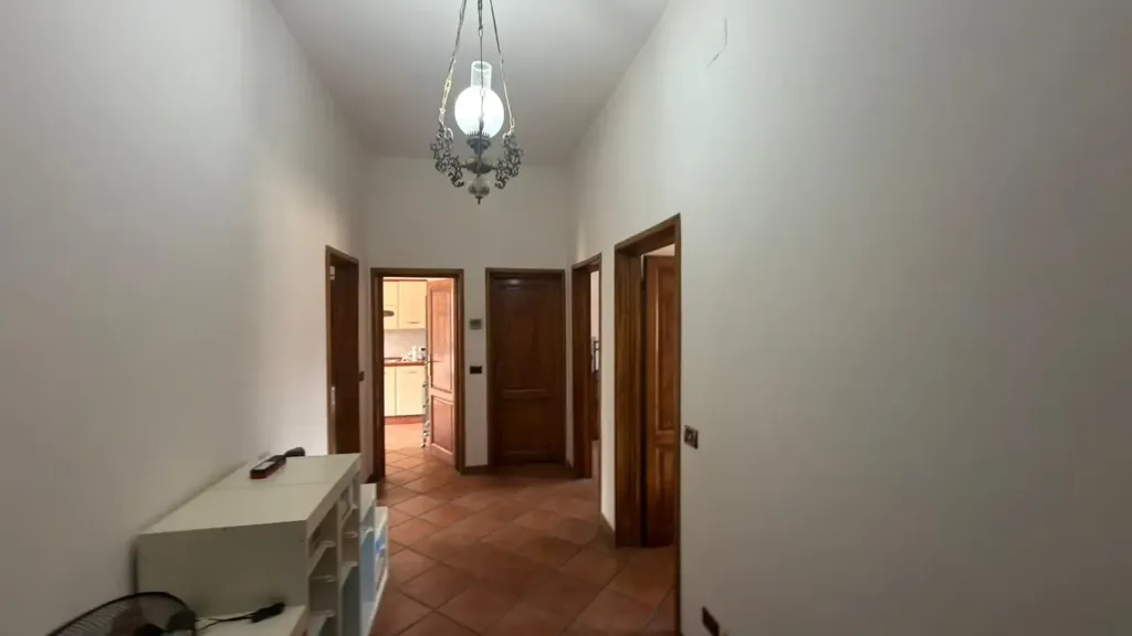 Esik - Trilocale with Terrace in Florence