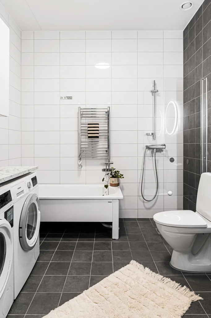 Vannitoad - Bright Apartment with Balcony in Askim