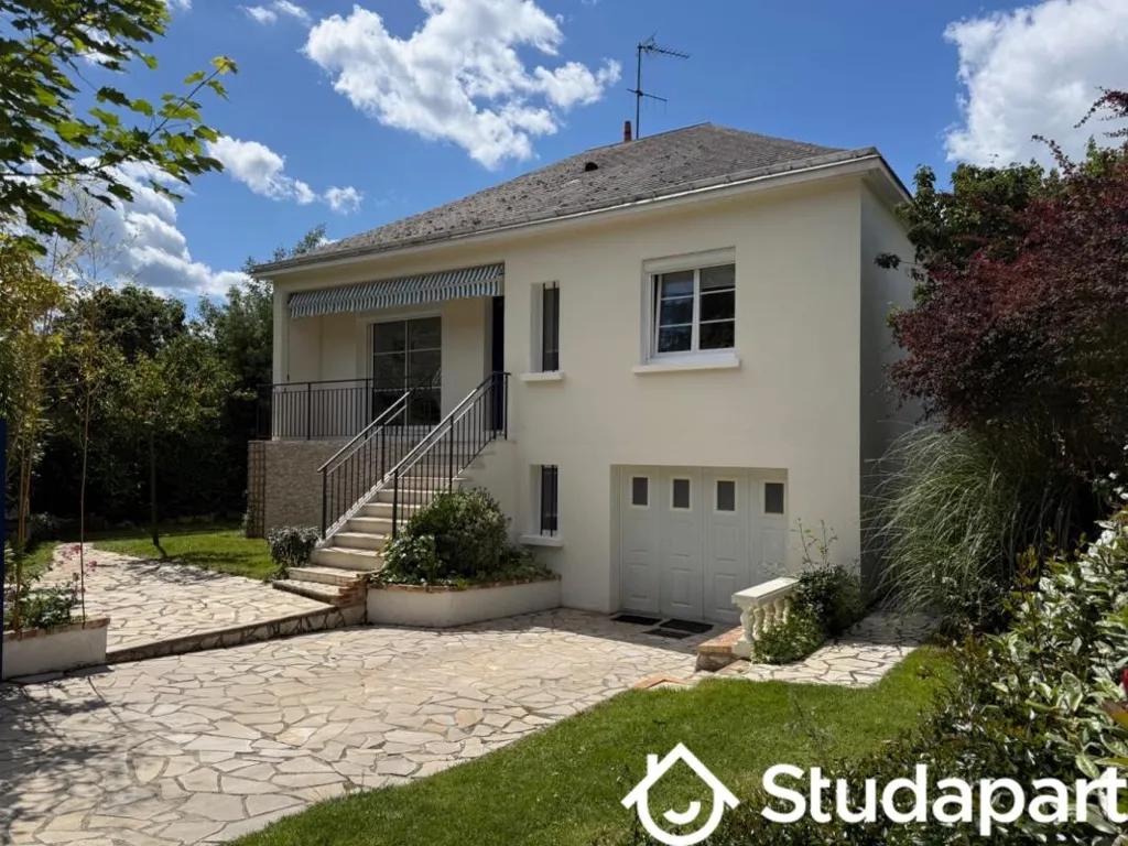 Exterior - Shared House with Balcony in Saint-Avertin