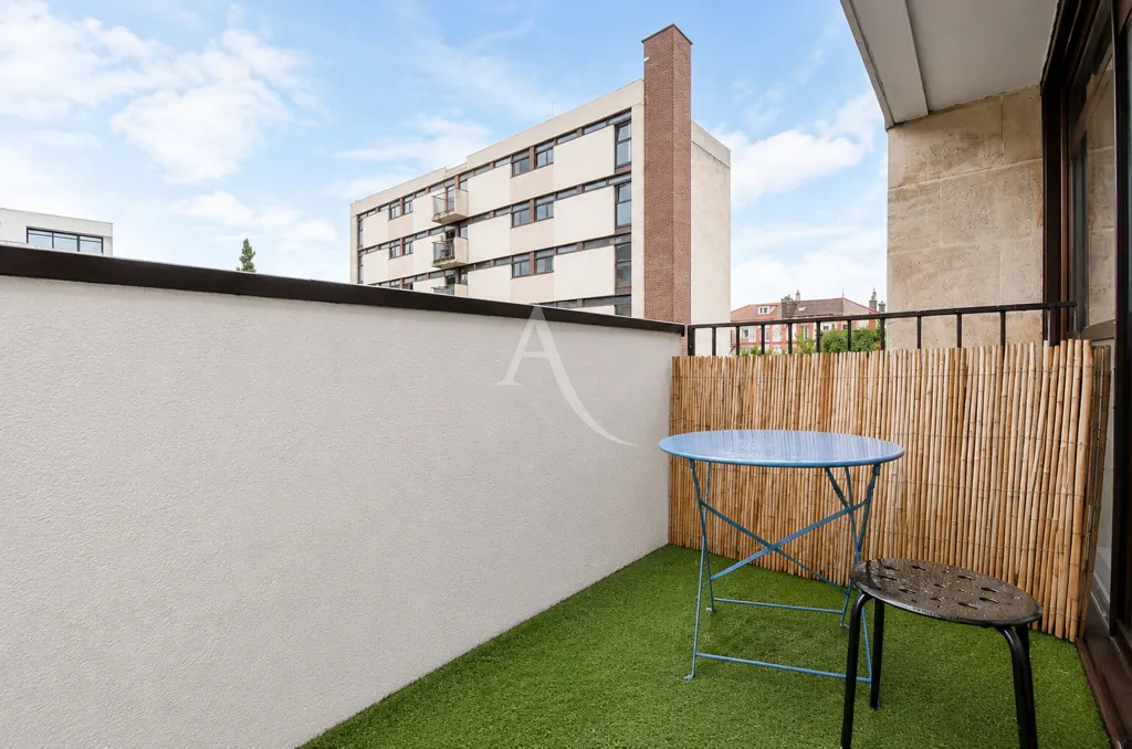Rõdu - Meubled Flat with Balcony in Nanterre