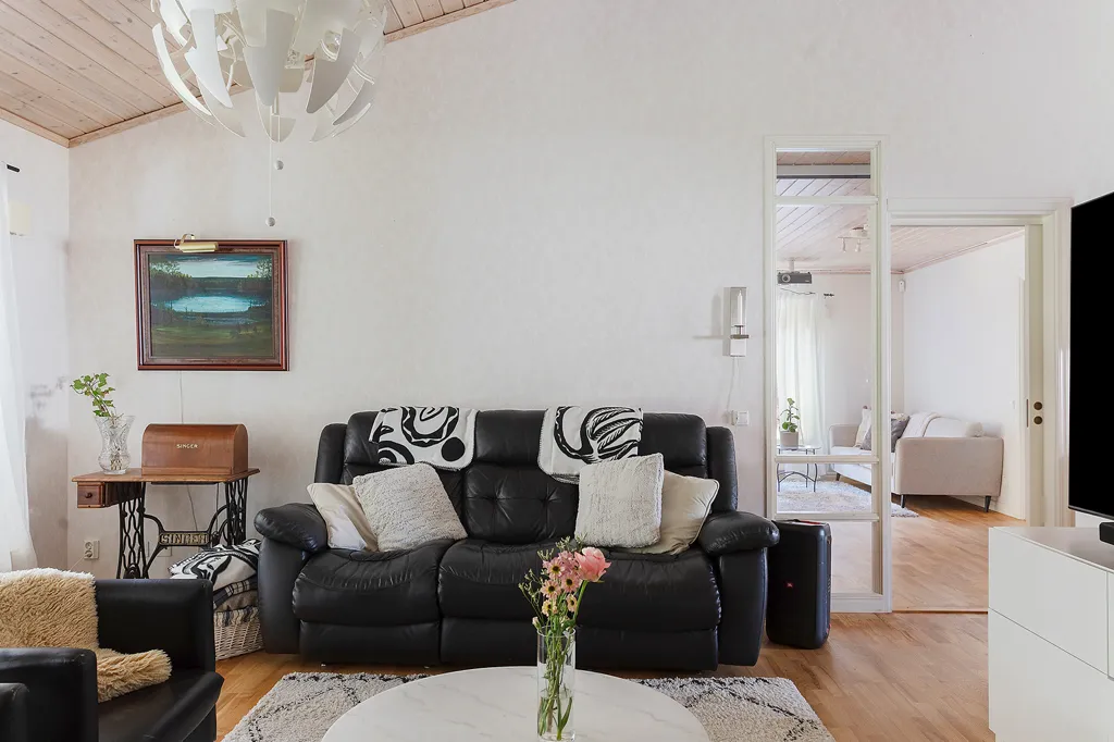 Elutuba - 1-Storey Villa with Garden in Östra Lugnet