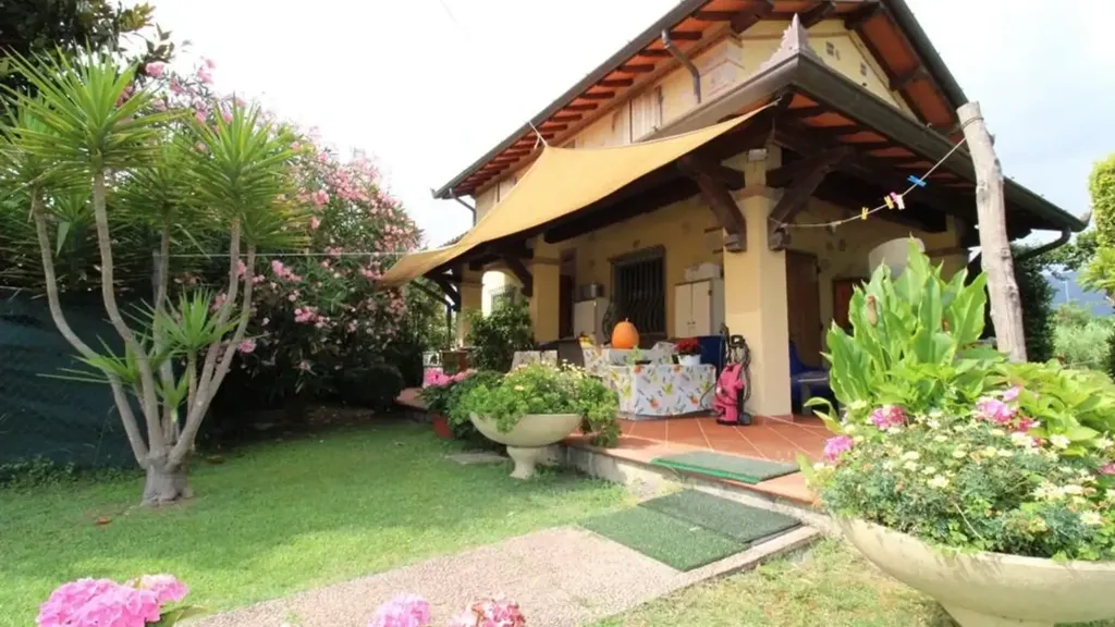 Jardin - Two-Unit Villa with Garden in Forte Dei Marmi