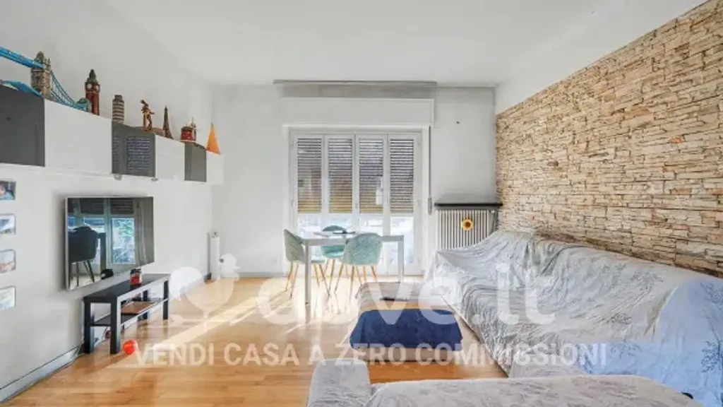 Elutuba - Trilocale with Balcony in Valmorea