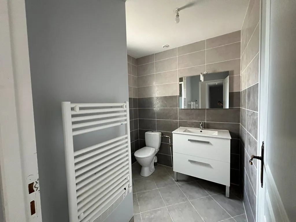 Bathrooms - Minière House with Workshop in Payré