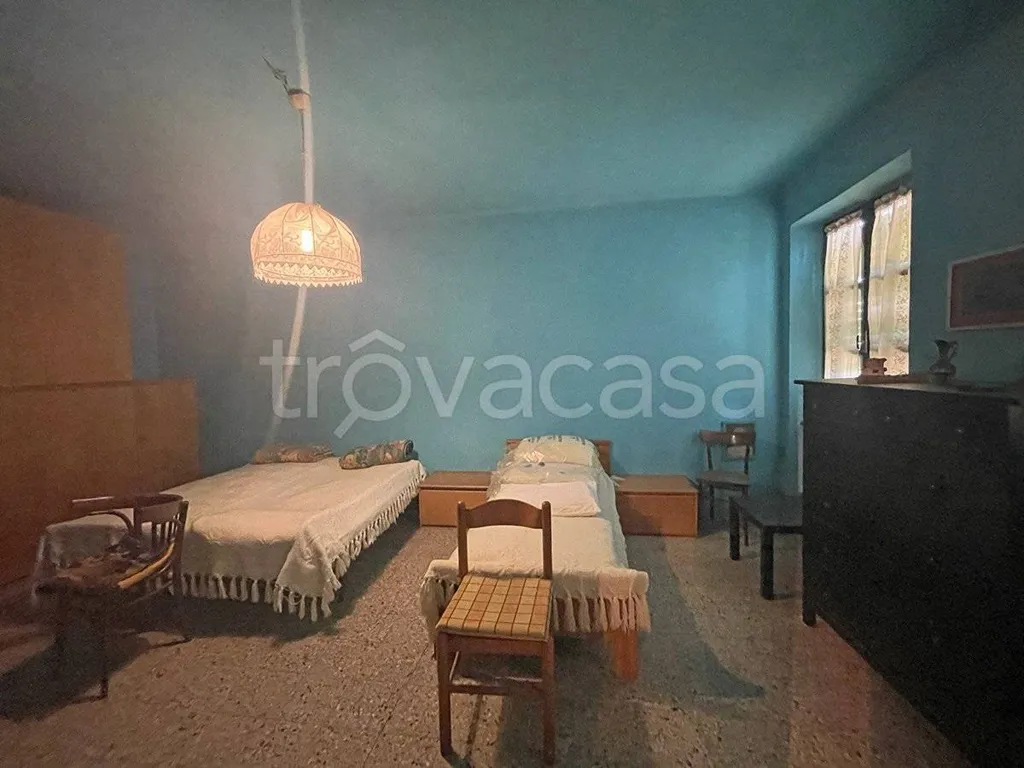Chambres - Rustic Casale with Vineyard Views in Santo Stefano Belbo