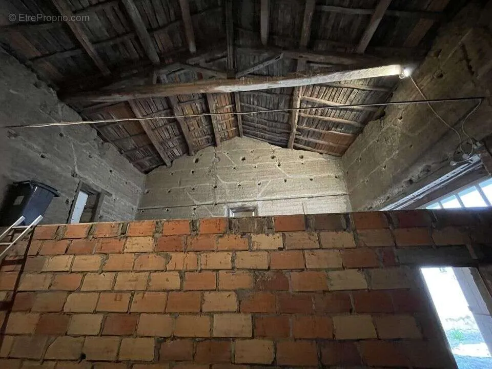 Pièces - Ensemble Commercial et Habitation avec Grange à Randan