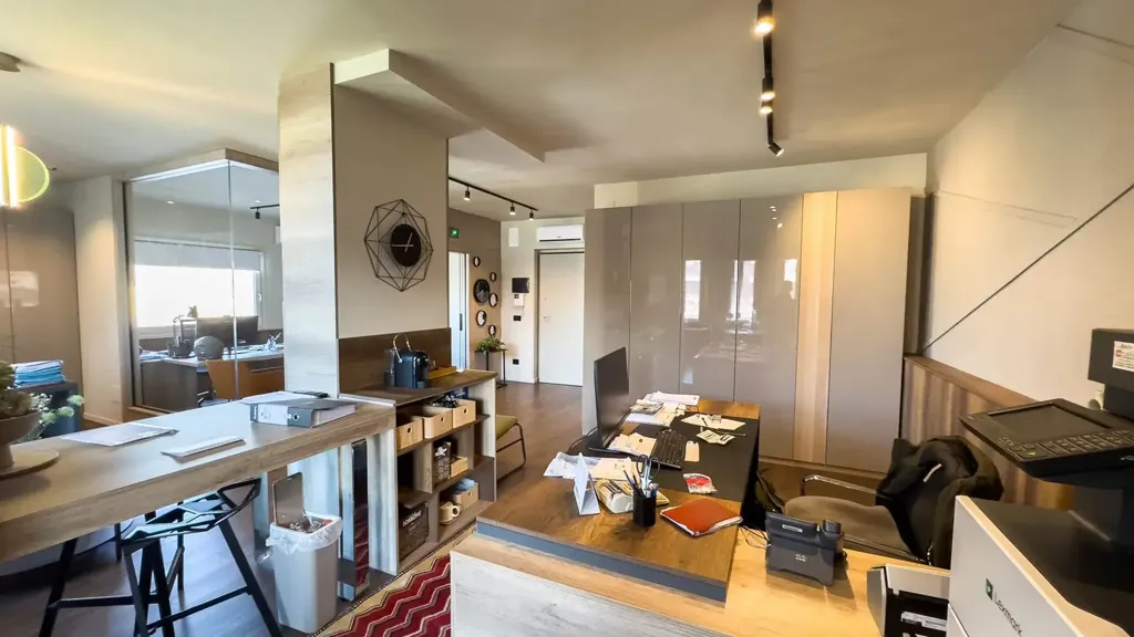 Bureau - Luxury Apartment with Parking in Cosenza