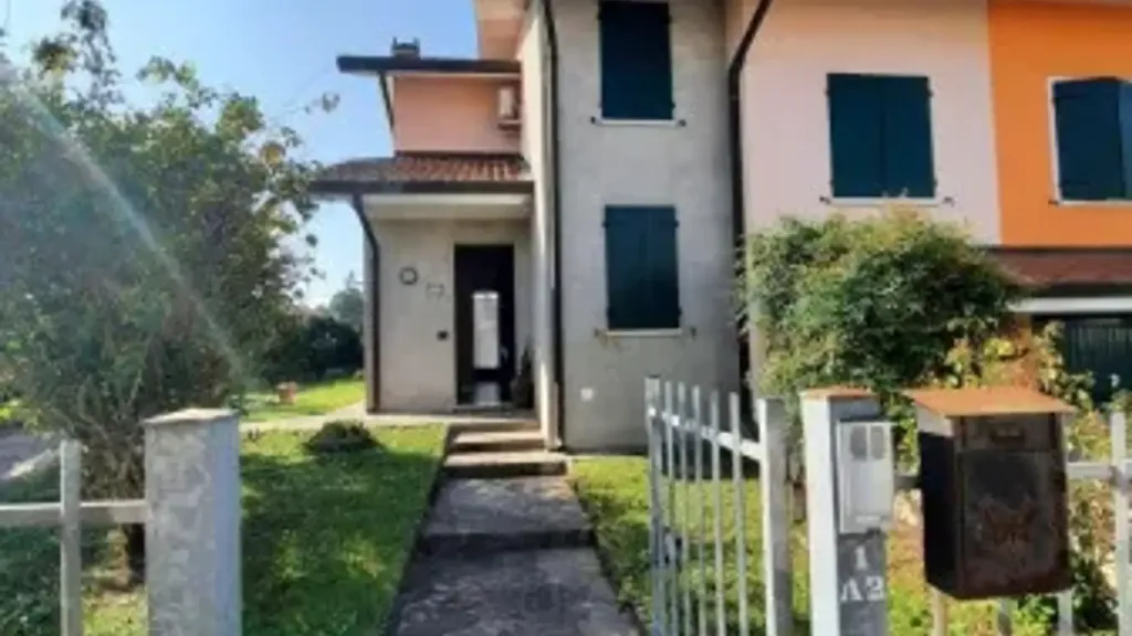 Välivaade - Terraced Villa with Garden in Adria