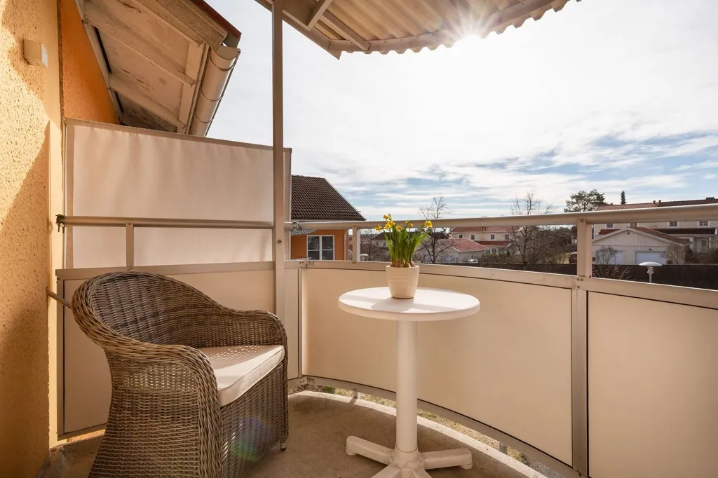 Rõdu - Bright Apartment with Balcony in Stenkumlet