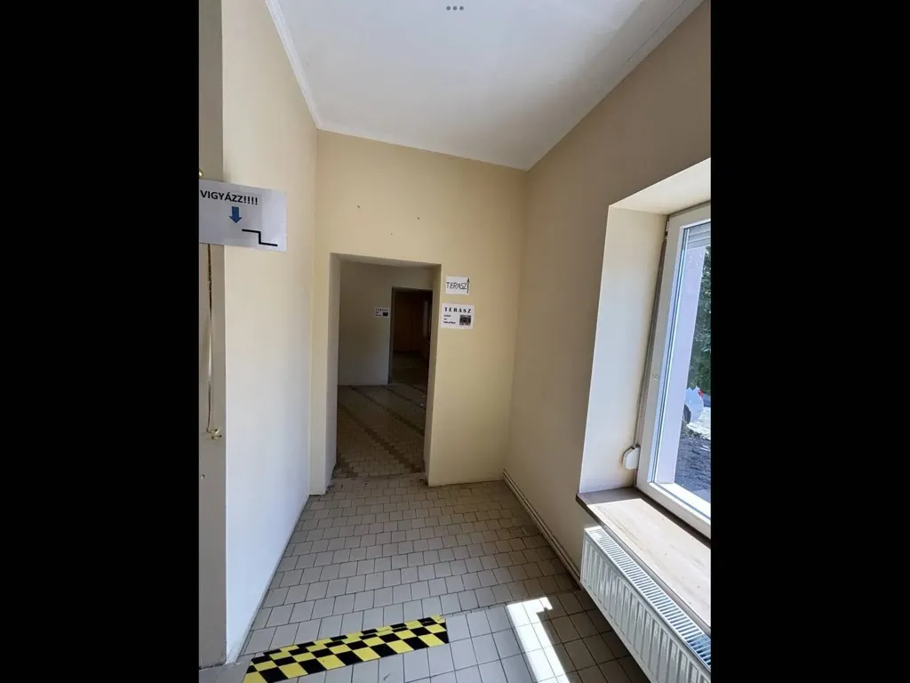 Hallway - Commercial Property with Restaurant in Békéscsaba