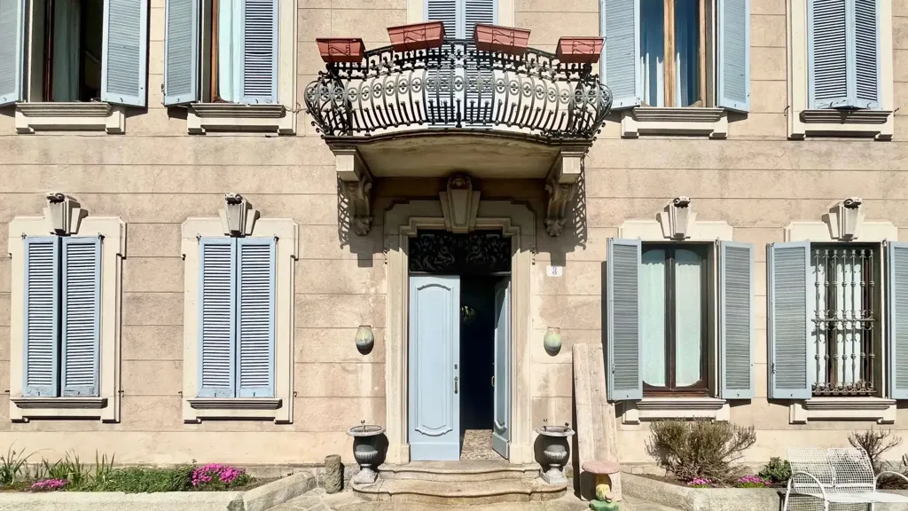 Exterior - Historic Villa with Private Garden in Intra