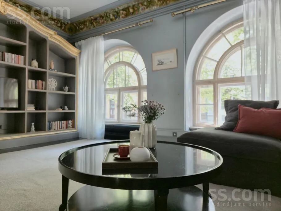 Elutuba - 4-Bedroom Apartment with Balcony in Riga Centre