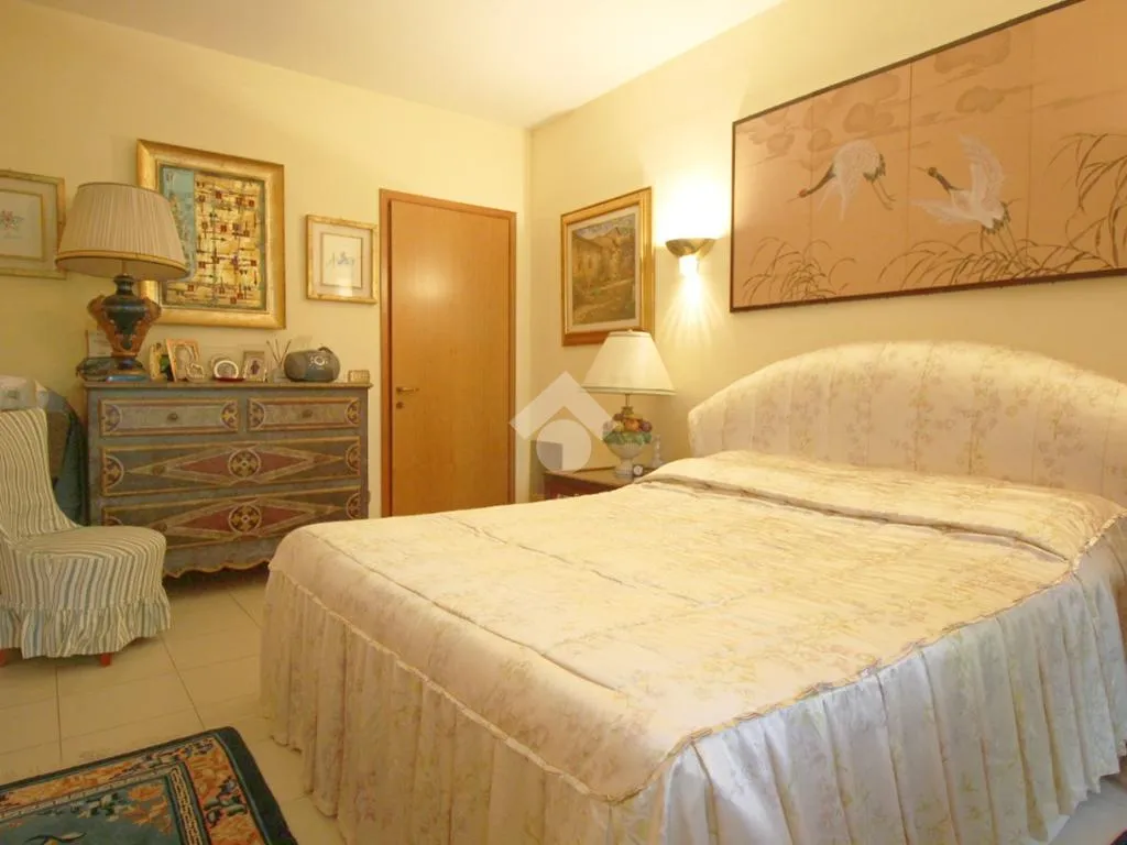 Chambres - 4-Bedroom Apartment with Private Garden in Prato