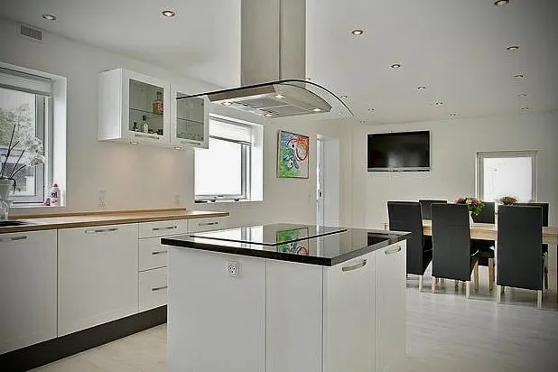 Cuisine - Mixed-Use Property with Workshop and Pool in Denmark
