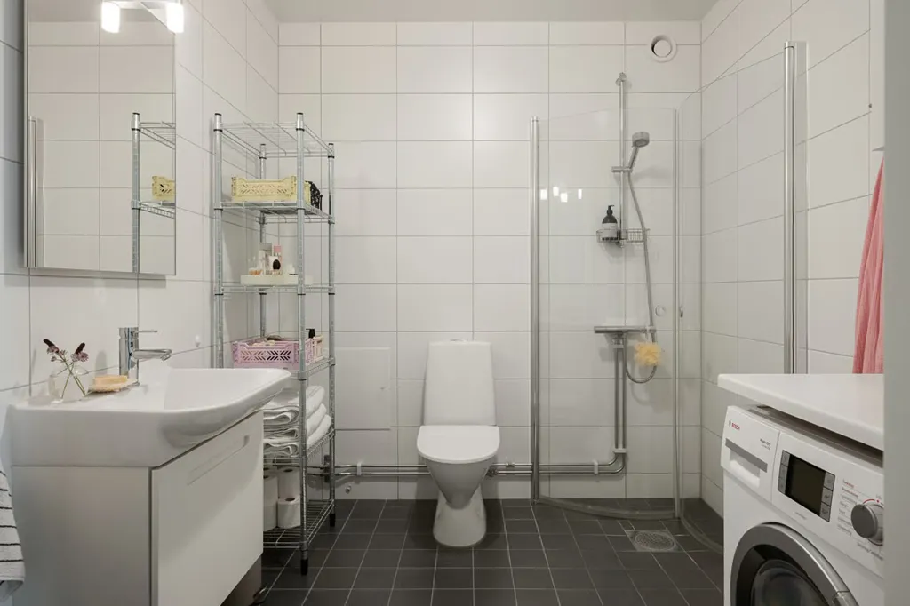 Vannitoad - Two-Bedroom Flat with South Balcony in Långbro Park