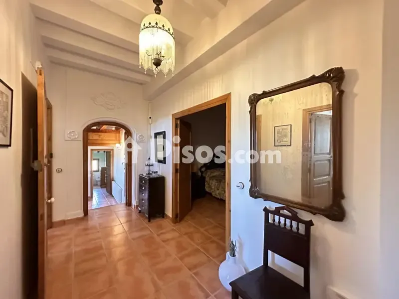 Entrée - Historic Finca with Vineyards in Requena