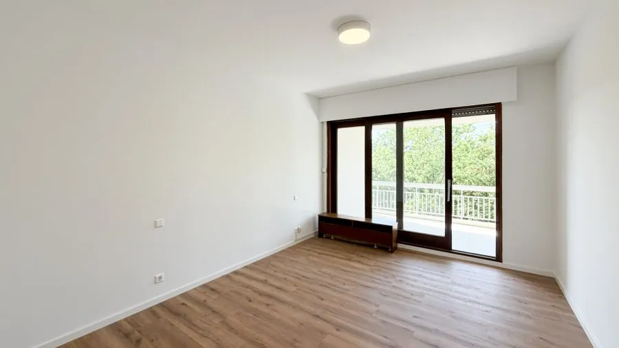 Toad - Renovated Apartment with Balcony in Bertrange