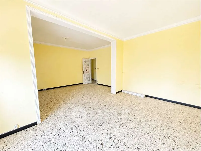 Pièces - Three-Bedroom Apartment with Balcony in Vercelli