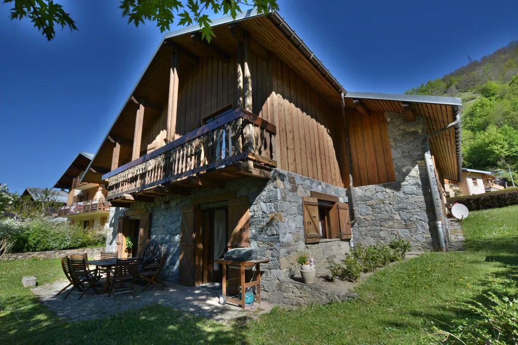 Extérieur - Maison d'Architecte avec Jardin à Bozel Centre
