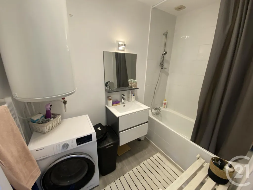 Bathrooms - 3-Piece Flat with Balcony in Le Mans
