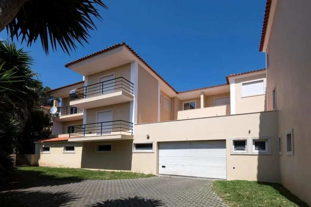 Extérieur - Three-Bedroom Villa with Greenbelt View in Cascais