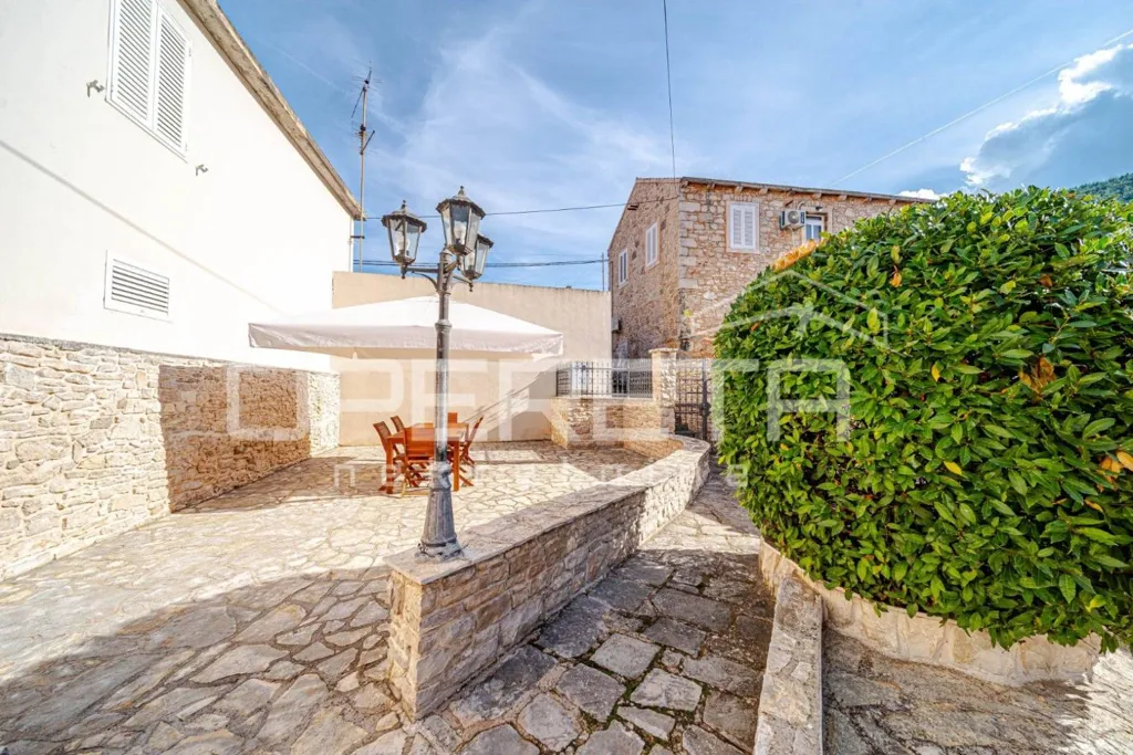 Aed - Traditional Stone House with Garden in Blato