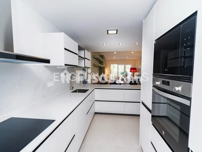 Kitchen - Modern Flat with Golf View in Alicante