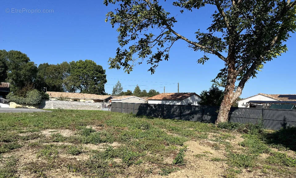 Giardino - Buildable Plot with Garden in Saint-André-De-Cubzac