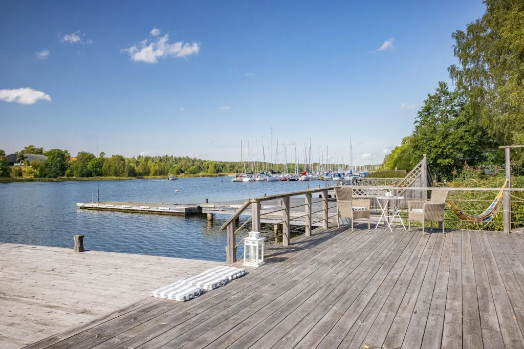 Terrass - Strandtomt with Marina in Österskär