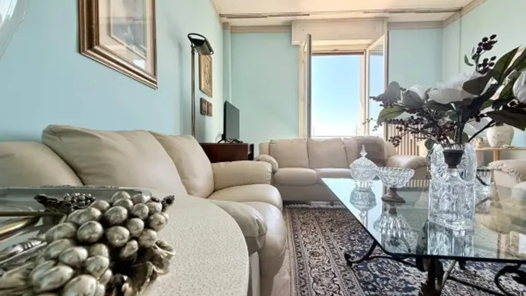 Séjour - Panoramic Apartment with Balcony in Voghera Centre