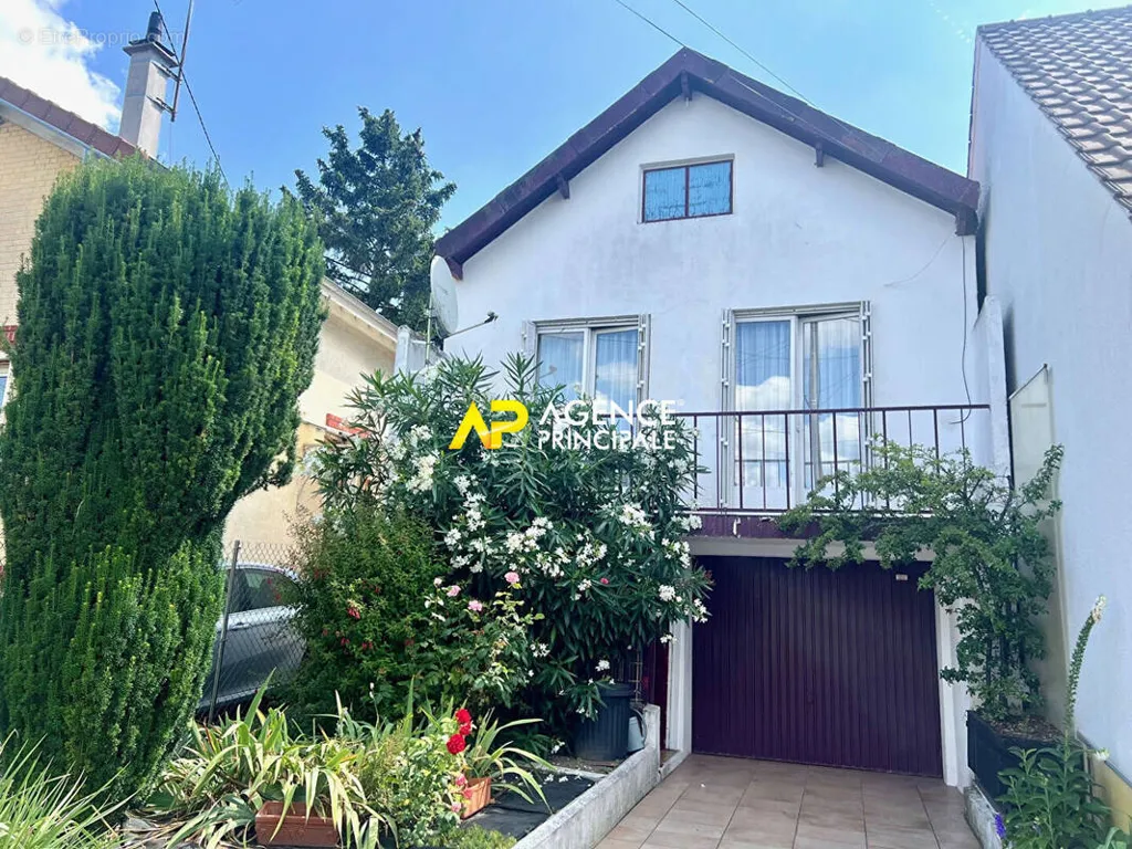 Esterno - 1930s House with Garden in Argenteuil