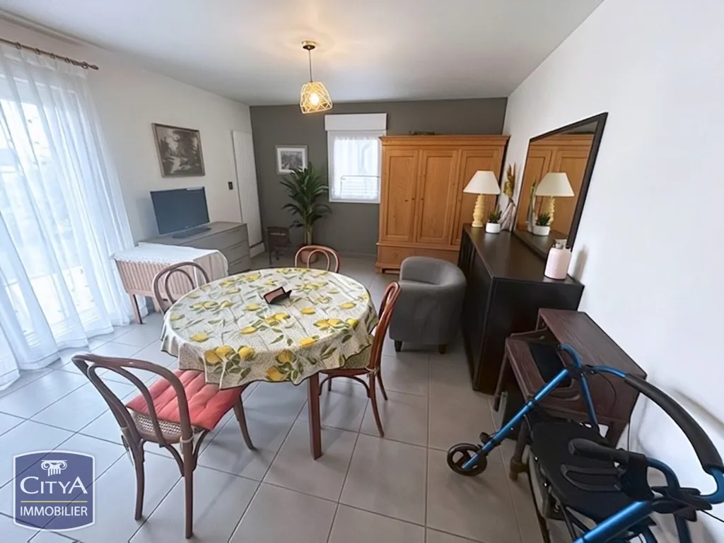 Salle à manger - Appartement 2 Pièces en Résidence Seniors à Langueux