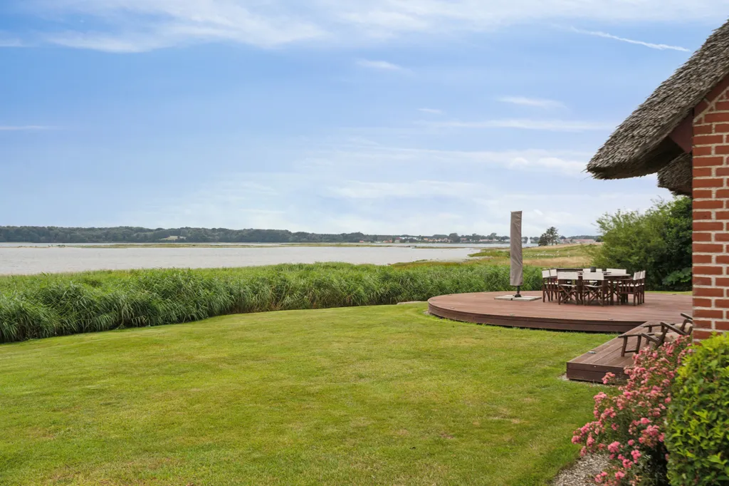Terrasse - Historic Villa with Water View on Hjarnø