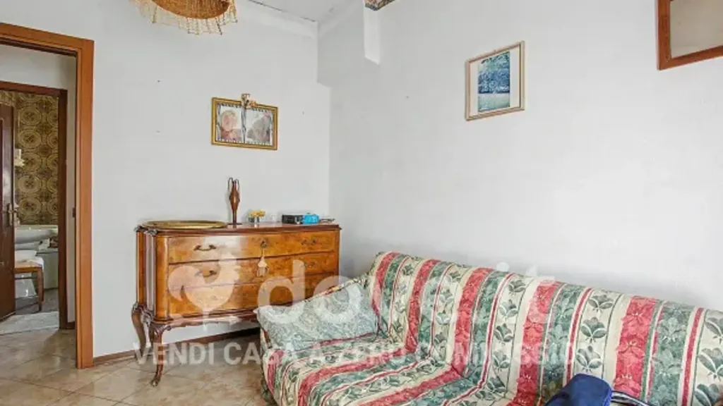 Séjour - Apartment with Balcony in Luino's Historic Centre
